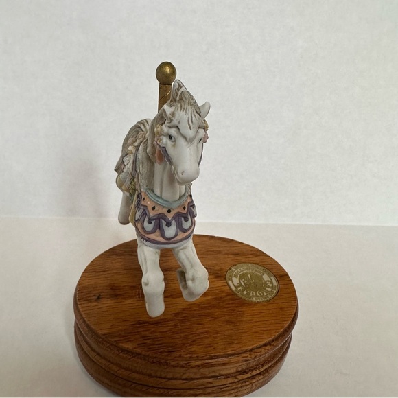 Vintage Carousel Musical Moving Horse-  Carousel Collection - Picture 4 of 11